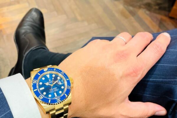 黒金では無く、はずしの青