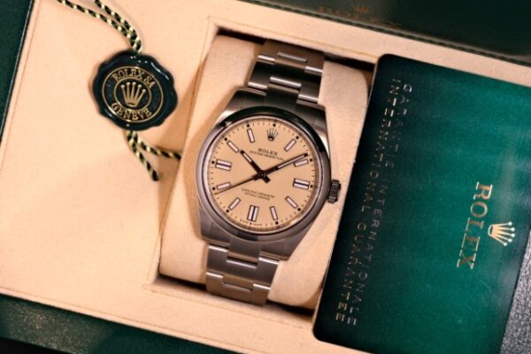 新作のベージュダイヤルが入荷！Ref.134300