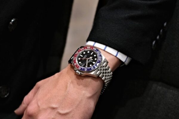 生産終了説につき価格高騰中！Ref.126710BLRO